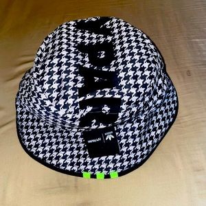Adidas ivy park bucket hat
